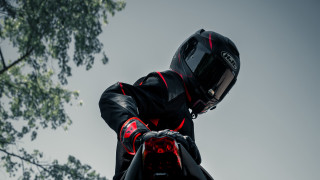 Motorcycle helmet outdoors snow gradient - a helmet free wallpaper