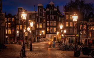 Night bicycles cityscape lights architecture - rembrandt free wallpaper