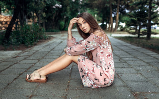Woman sitting dress sandals outdoors - arabesque free wallpaper for desktop