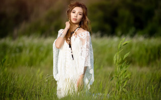 Woman white dress field blurry - byeon sangbyeok free wallpaper