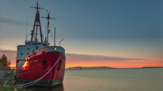 Docked boat sunset mountain water - sunset free wallpaper