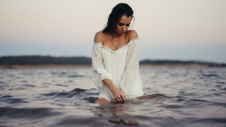 Woman white dress water horizon - her pocket free wallpaper