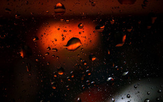 Rainy window streetlight redlight night - a microscopic photo free wallpaper
