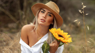 Woman hat sunflower field bouquet - a woman in a hat holding free wallpaper