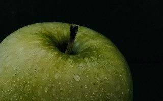 Green apple water droplets macro 3 - a green apple free wallpaper