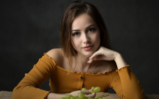 Elina karimova portrait grapes food - elina karimova free wallpaper