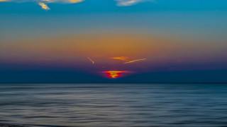 Sunset ocean clouds bird impresionist - a sunset over the ocean free wallpaper