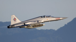 Fighter jet mountains dusk people - f 8 aperture free wallpaper