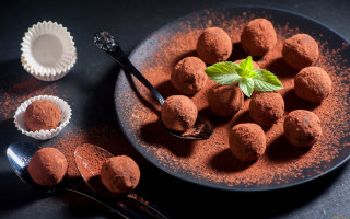 Chocolate truffles mint leaf spoon - top of it free wallpaper