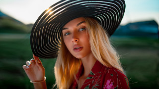 Woman hat red shirt field - a red shirt free wallpaper