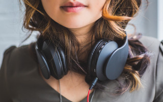 Woman headphones necklace redcord blackshirt - dof free wallpaper