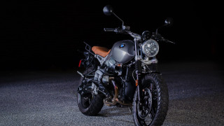 Motorcycle night street 3d render - cafer bater free wallpaper