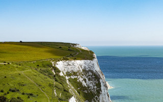 White cliff grassy field ocean - a grassy field free wallpaper