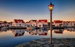Lamp post river dock red - bascove free wallpaper