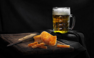 Wooden cutting board food beer - a wooden cutting board free wallpaper
