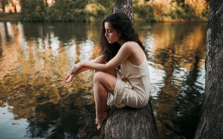 Woman lake autumn barelegs sitting - woman free wallpaper