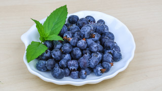 Blueberries greenleaf woodentable photorealism flower - a wooden surface free wallpaper