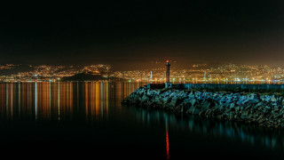Lighthouse pier city night reflection - the water free wallpaper