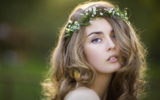 Blonde woman flower crown wind - the wind free wallpaper