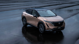 Beige nissan suv wet surface - a black hood free wallpaper