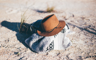 Hat sweater sand plant blooming - the sand free wallpaper