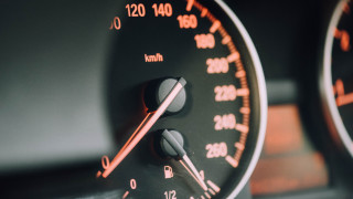 Speedometer dashboard gauges blurry motion - les automatiste free wallpaper