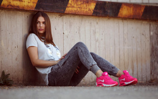 Woman sitting crossed legs pink - anna hotchkis free wallpaper for desktop