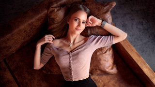 Woman couch relaxing portrait browneyes - her arm free wallpaper for desktop