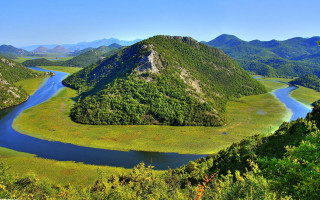 River valley mountains trees ecological - a lush green valley free wallpaper