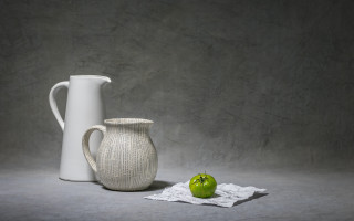 White pitcher green apple tablecloth - a white cloth free wallpaper