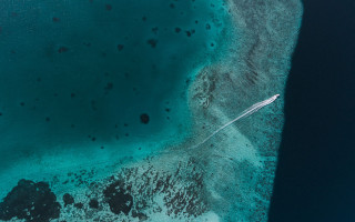 Boat beach reef blue ocean - sandy free wallpaper