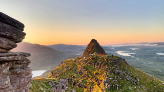 Mountain lake sunset flag horizon - a grassy hill free wallpaper