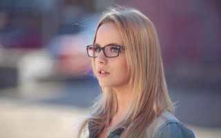 Woman glasses serious portrait blurry - glass free wallpaper
