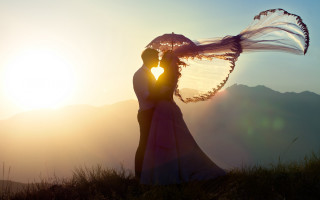 Couple grass heart umbrella arms - romantic free wallpaper
