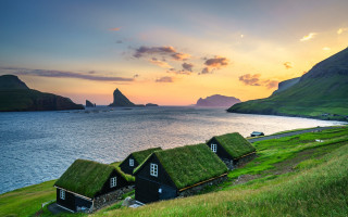 Houses hill ocean sunset puzzle - beautiful free wallpaper for desktop