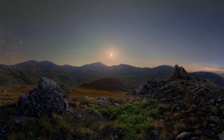 Mountain range moon starry sky - andrey ryabovichev free wallpaper