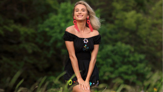 Elina karimova black dress field - a black dress free wallpaper for desktop