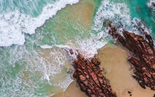 Beach waves rockycliff aerial australiantonalism - aerial free wallpaper