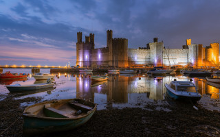 Boats castle lake night medieval - a group of boats free wallpaper