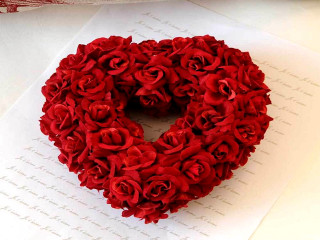 Heart wreath paper pen background - a pen free wallpaper