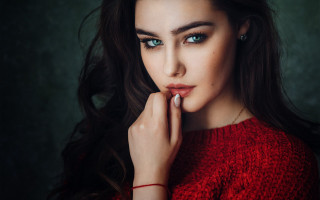 Blue eyes red sweater portrait - a red sweater free wallpaper