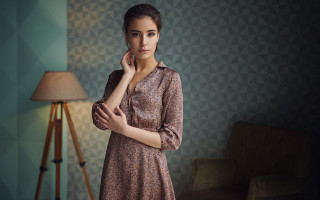 Woman dress portrait lamp wall - a lamp free wallpaper