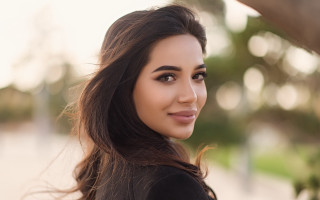 Elina karimova smiling black shirt - profile picture free wallpaper