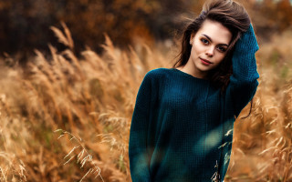 Woman field wind blurry autumn - a woman in a field free wallpaper