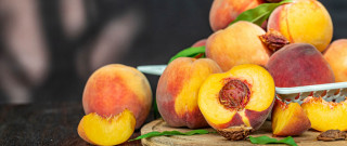 Peaches wooden cuttingboard basket summer - cutting free wallpaper