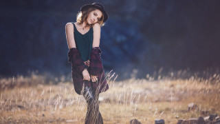 Woman hat plaid dress field - a woman in a hat free wallpaper
