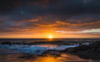 Sunset ocean waves beach distant 3 - the beach in the distance free wallpaper
