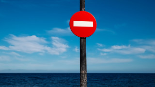 Red sign ocean blue sky - jagged line free wallpaper