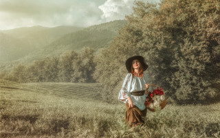 Woman hat dress bouquet mountains - a woman in a hat free wallpaper