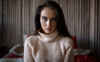 Serious woman long hair fishnets - serious free wallpaper for desktop